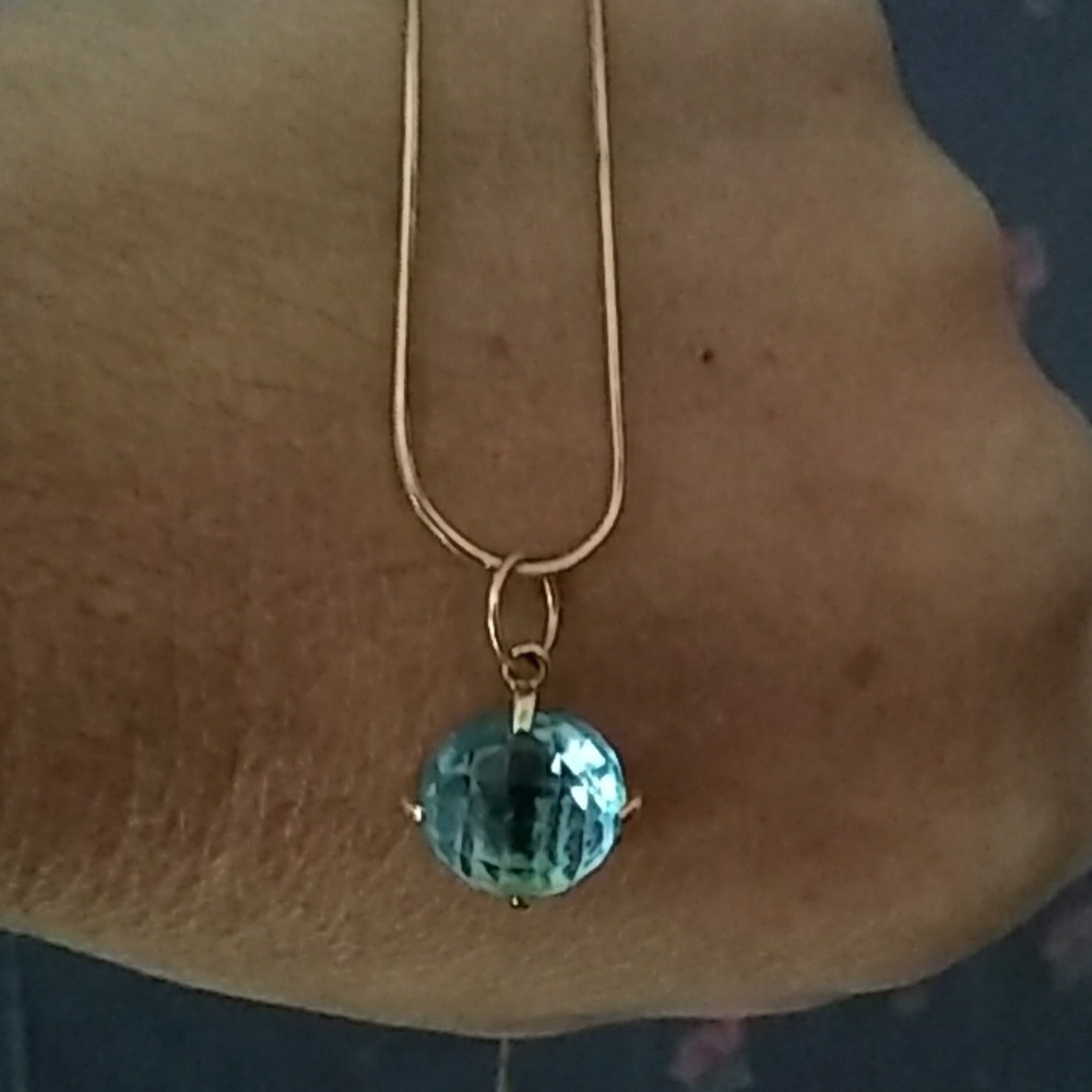 14 kt gold Blue Topaz pendant